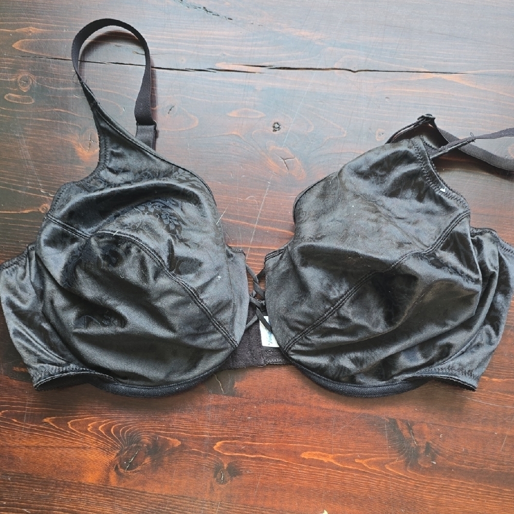 Vanity Fair Black Satin Underwire Bra - Style 75-005 - 42D